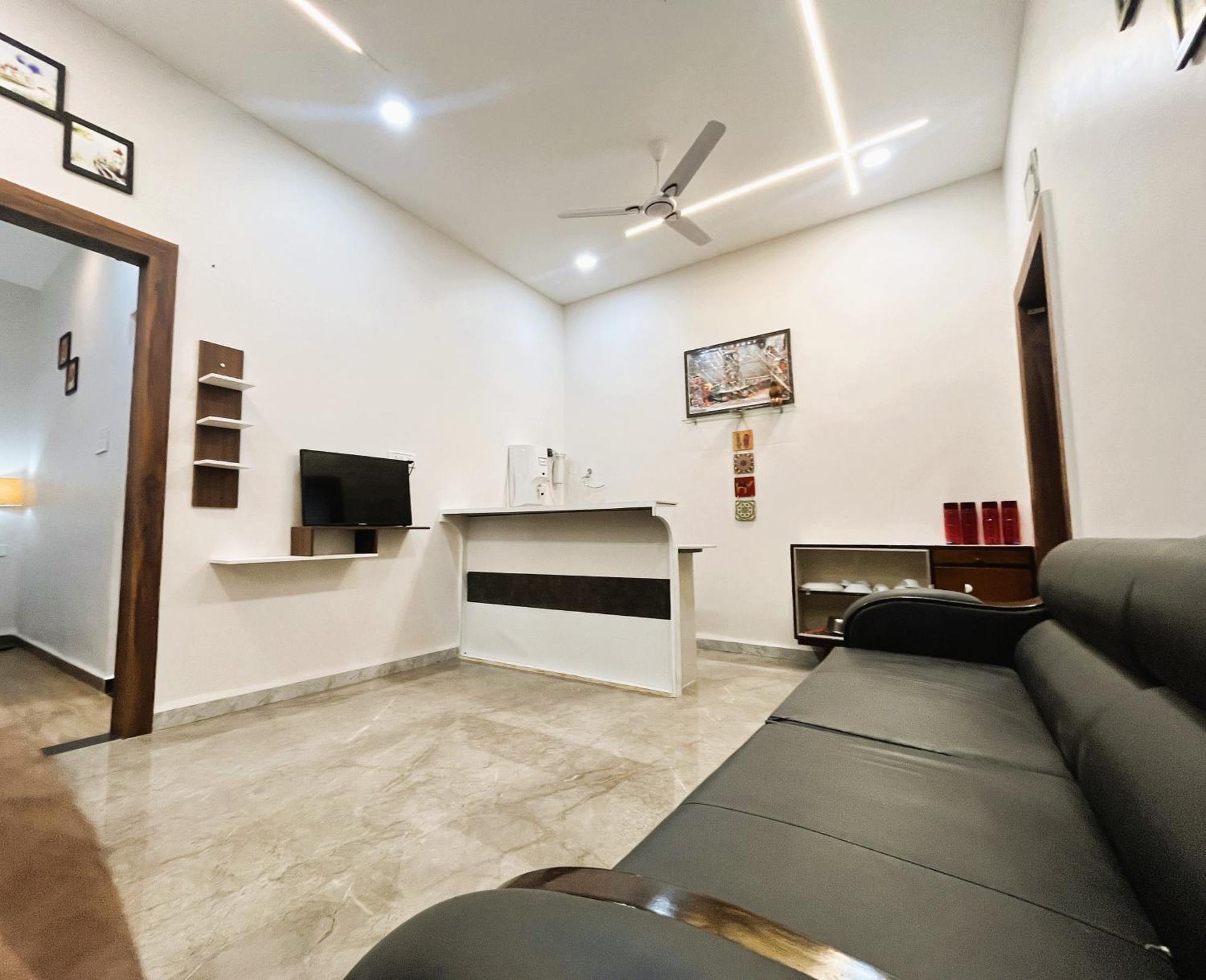 Shree Stay Inn Luxe' Holiday Home Ujjain Dış mekan fotoğraf